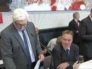 Almanya'da Merkel'in rakibi Steinbrueck olacak