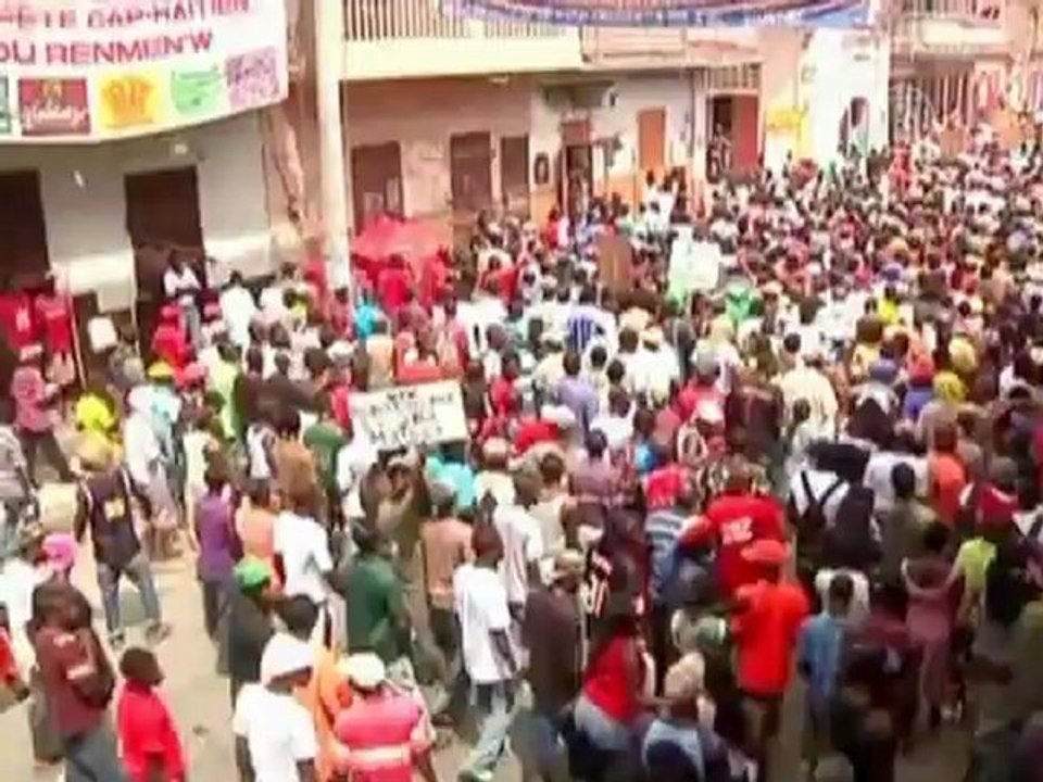 Гаитяне требуют отставки своего президента