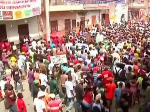 Гаитяне требуют отставки своего президента