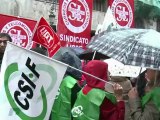 Spanish civil servants protest against wage freeze