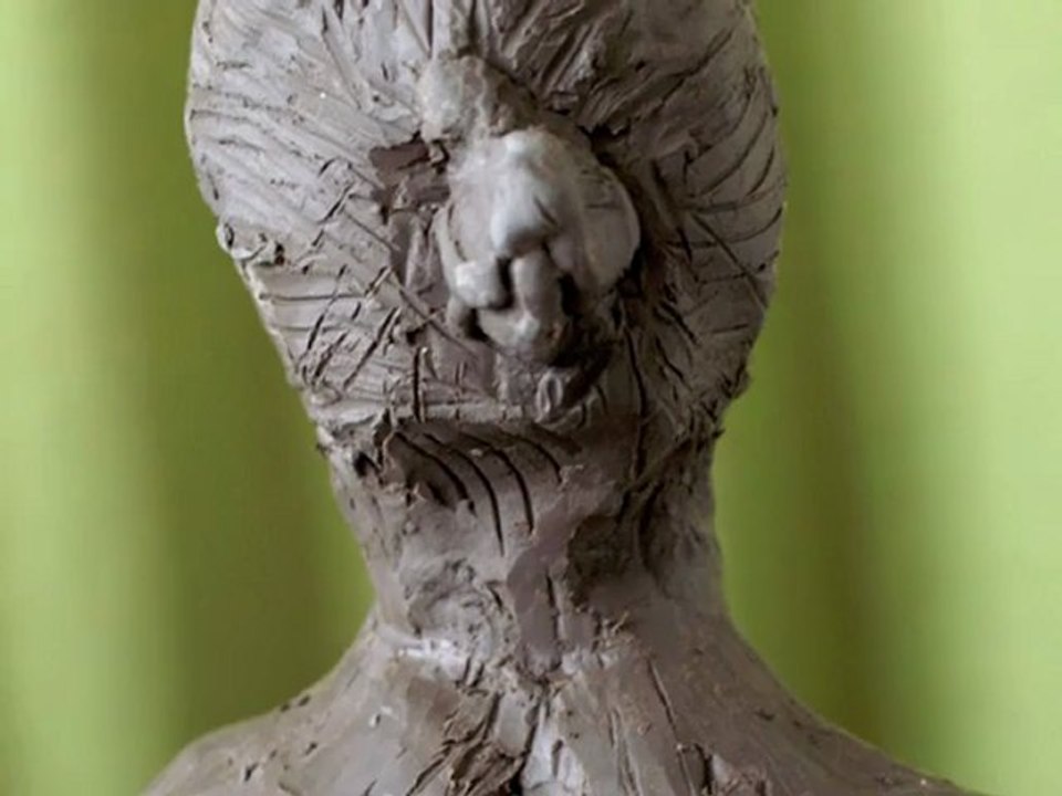 Portait Modelage en terre Luciana sculpture d'après modèle-vivant féminin