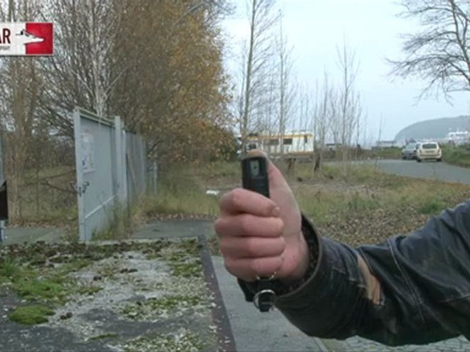 Fox Mean Green Keychain Pepper Spray Demo / Test