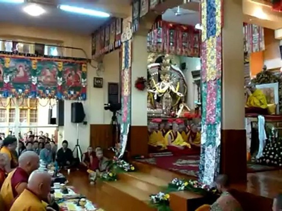 Dalai Lama holds prayer session for Tibetan exiles