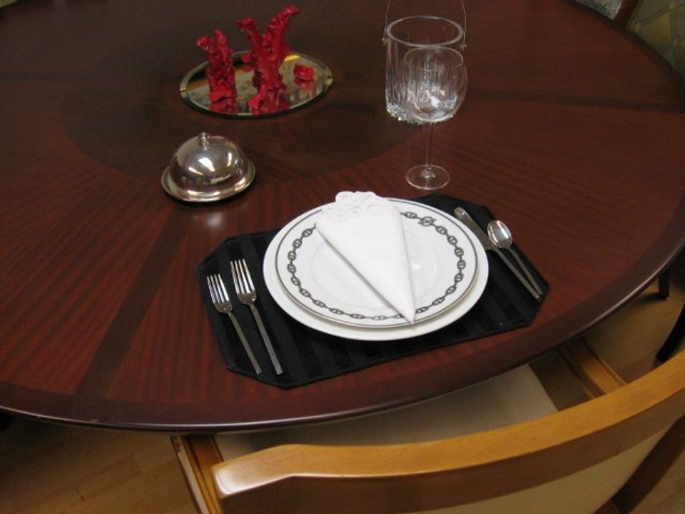 Dining Room Table For Sale. Mahogany Table For Sale. Dining Table For Sale.