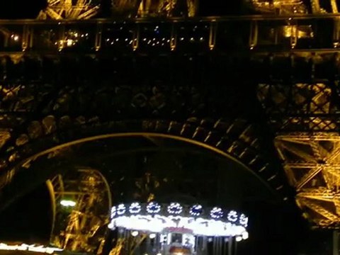 Paris - bateau-mouche la nuit (2/3)