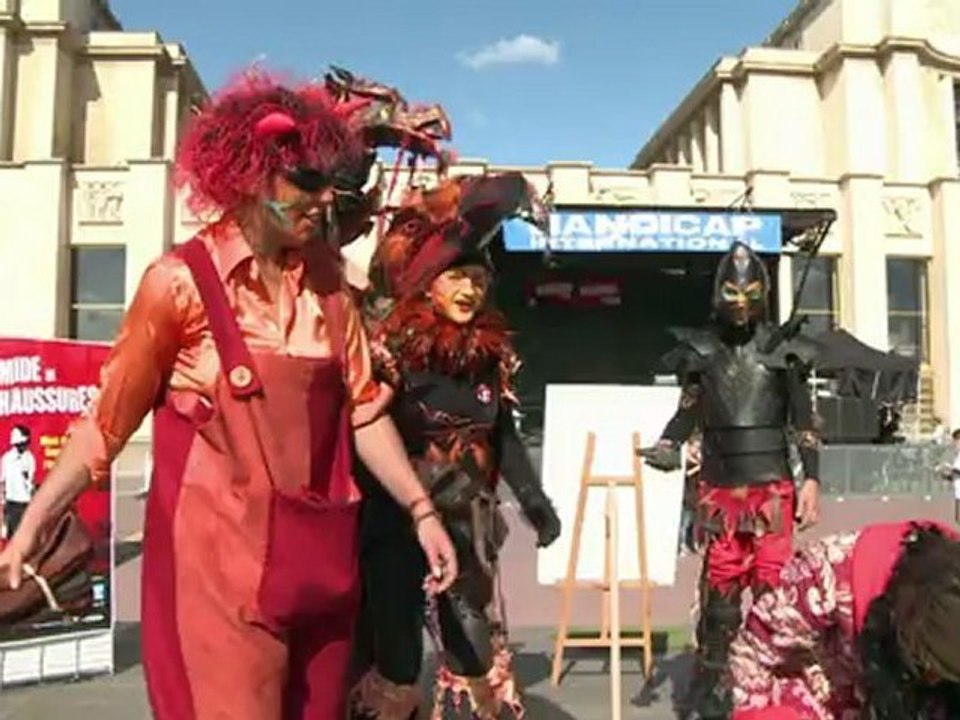 Des pyramides de chaussures contre les mines antipersonnel