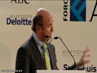 De Guindos se muestra contrario a subir el IVA