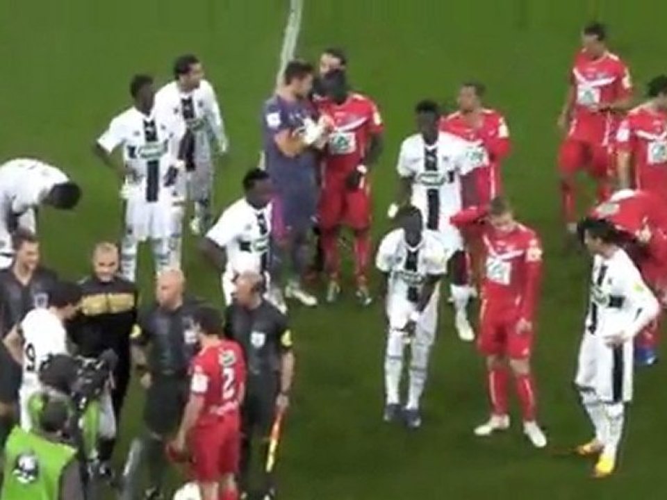 VAFC-Rennes : l'entrée des joueurs