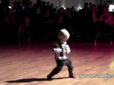 enfant de 2 ans danse le jive