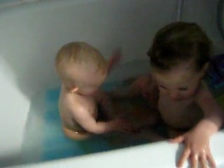 10/11/11 : 1er bain pr les 2 puces