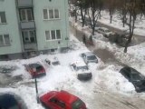 Снег падает на машины(strangeworlds.at.ua)