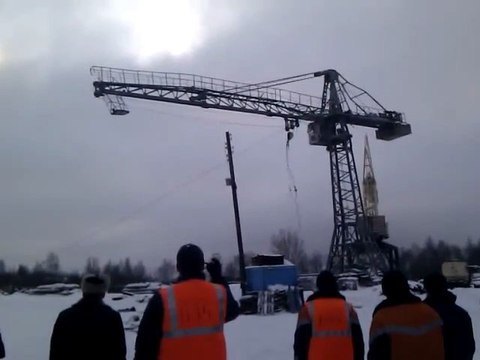 самые большие башенные краны. краны алексин тяжпромарматура. демонстрация крана. рк 220 кран башенный. гусеничный кран liebherr lr 1500.