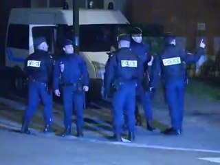 Blasts heard at French gunman siege