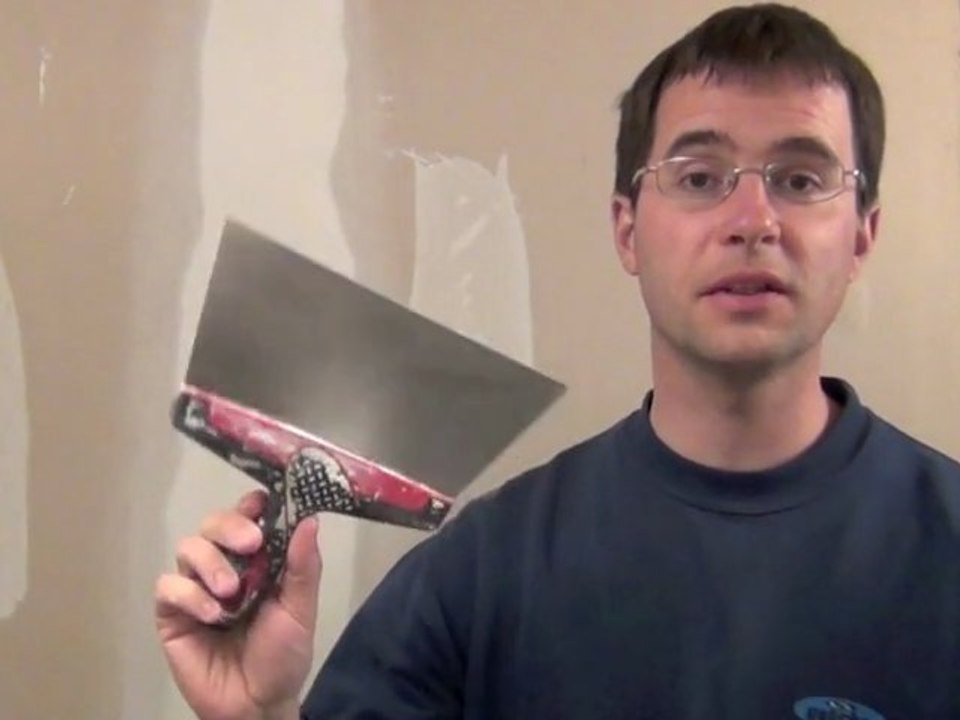 Reboucher trous, fissures et reprendre les bandes