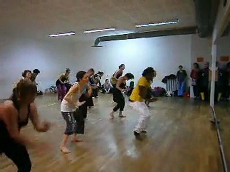 Cours de Danse Africaine avec Oumar Ouattara au Centre Momboye ( 2012 )