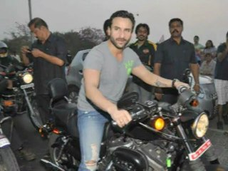 Saif Ali Khan Causes Traffic Jam Just Like Salman Khan - Bollywood News