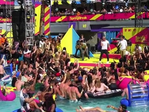 Selena Gomez and Vanessa Hudgens on Spring Breakers Set