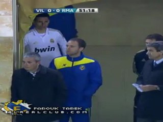 الحكم يطرد كاليخون من دكة البدلاء ويشاهدها من الزقاق