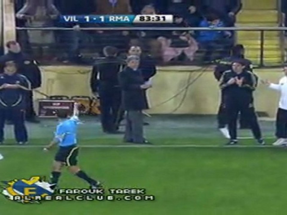 طرد مورينهو في مباراة فيا ريال لاعتراضه على احتساب الخطأ