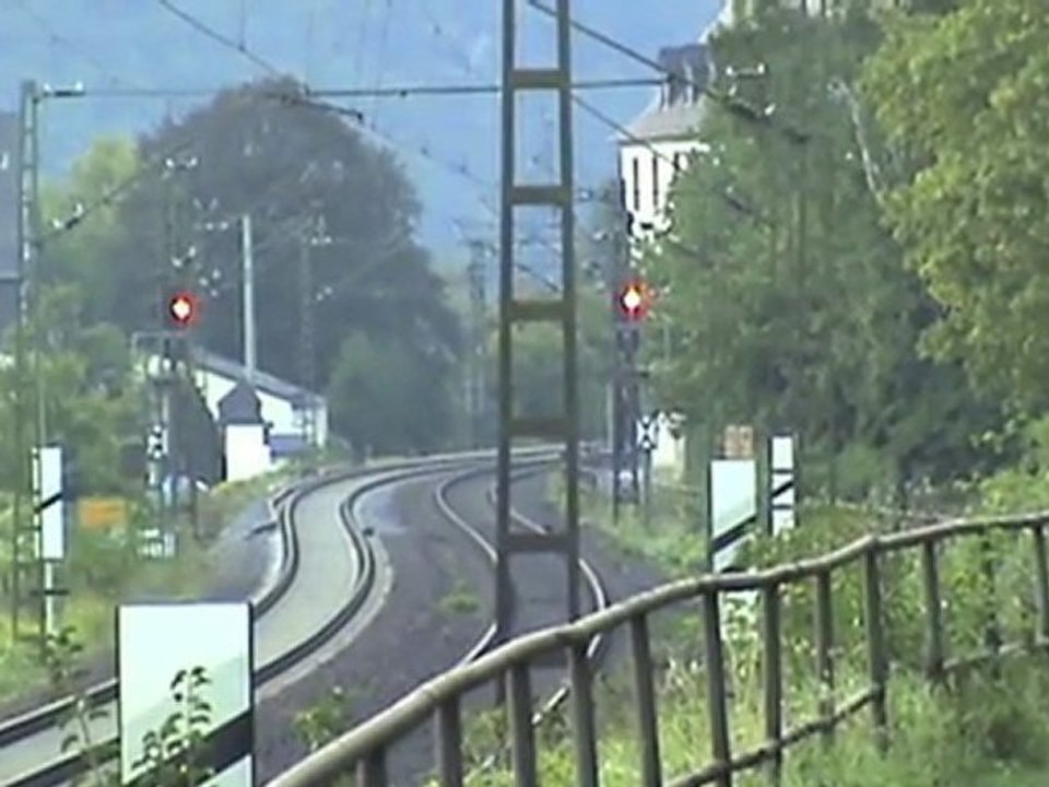 Züge bei Kamp-Bornhofen am Rhein, ICE-T, SBB Cargo Re482, ERS 189, DBAG 189, 145, 3x 428