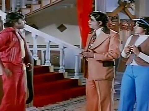 ANNAI ORU AALAYAM - Rajini Takes Sripriya into Custody