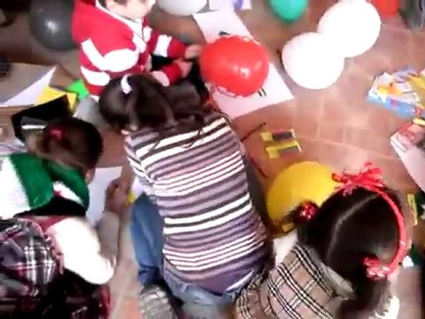 فري برس حرائر معضمية الشام وداريا والقيام بجلسة ترفيهية للأطفال للتخفيف من معاناتهم بعد أن سلبهم النظام حقهم في أبسط وسائل الحياة 22 03 2012