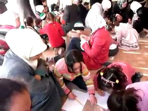 فري برس حرائر معضمية الشام وداريا والقيام بجلسة ترفيهية للأطفال للتخفيف من معاناتهم بعد أن سلبهم النظام حقهم في أبسط وسائل الحياة 22 03 2012