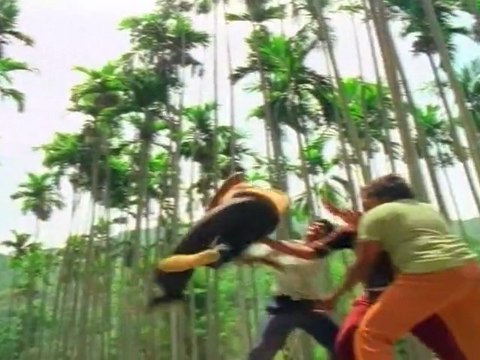 Vaidehi Kathirunthai - Vijayakanth Fighting With Hooligans