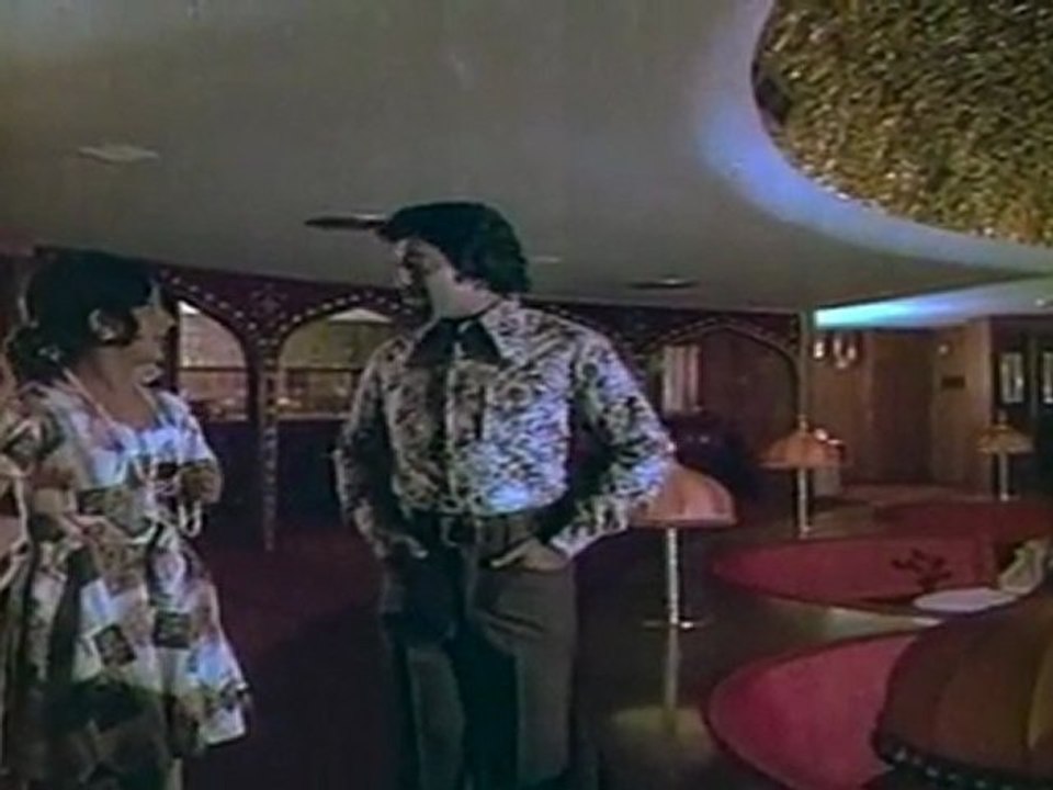 Vayasu Ponnu -Rojaramani Hates Hippie Culture