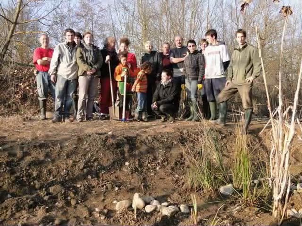 A l'Ecopôle du Forez, création d'une mare