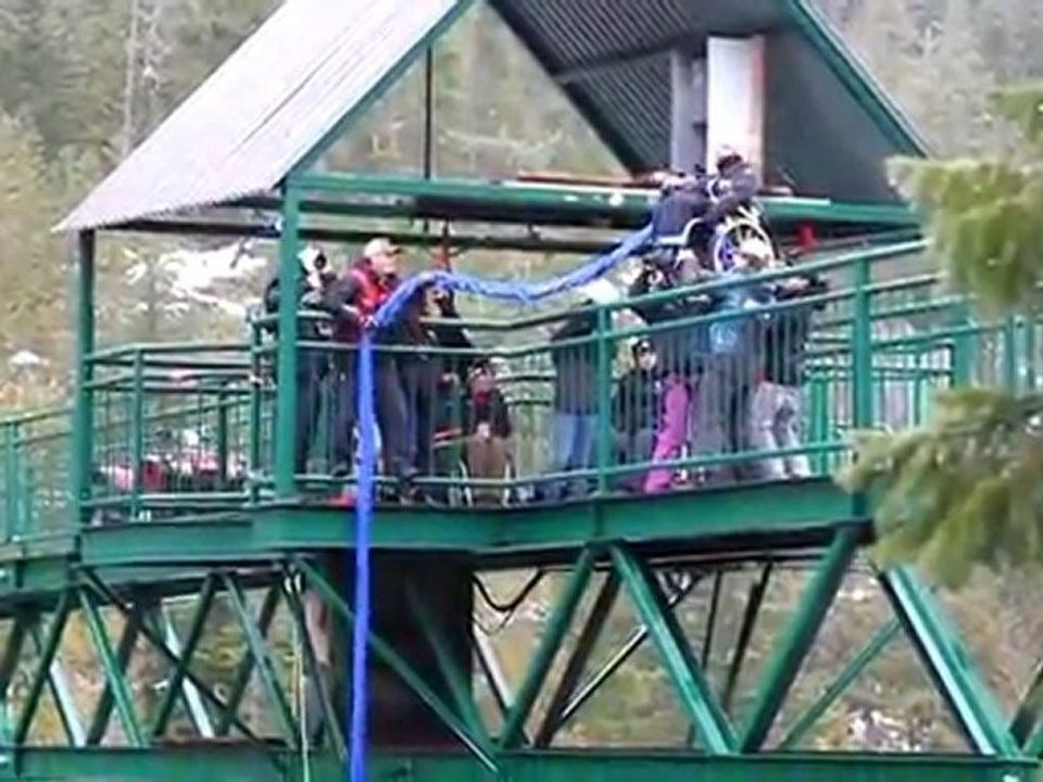 Buzz : une tétraplégique fait un saut à l'élastique