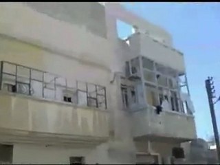 فري برس   حماة   قنابل مسمارية  المحرمة تستخدم ضد الاهالي 22 3 2012