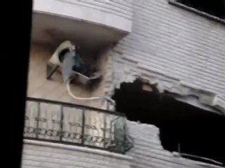 فري برس   حماة   الدمار في  أحد البيوت نتيجة القصف 22 3 2012 ج4