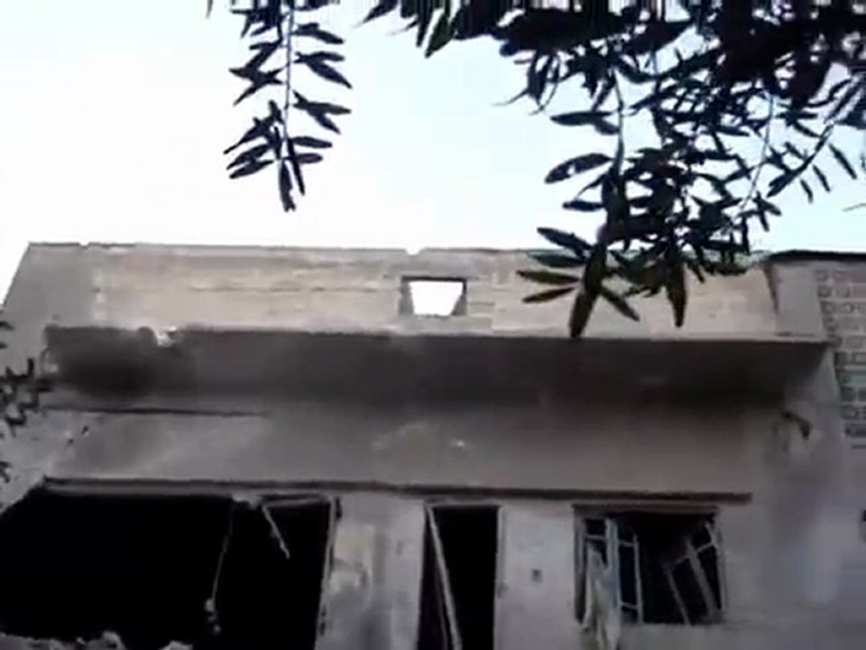 فري برس   حماة   الدمار في  أحد البيوت نتيجة القصف 22 3 2012 ج2