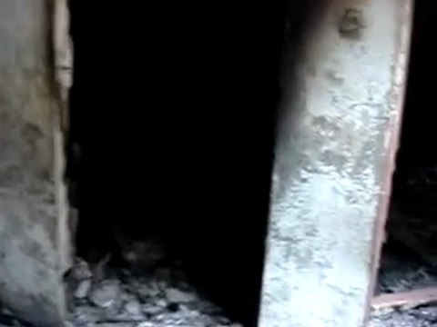 فري برس حماة الدمار في أحد البيوت نتيجة القصف 22 3 2012 ج1