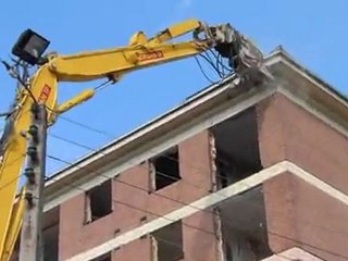 Hautmont : Démolition du Bloc 17 au Bois du Quesnoy