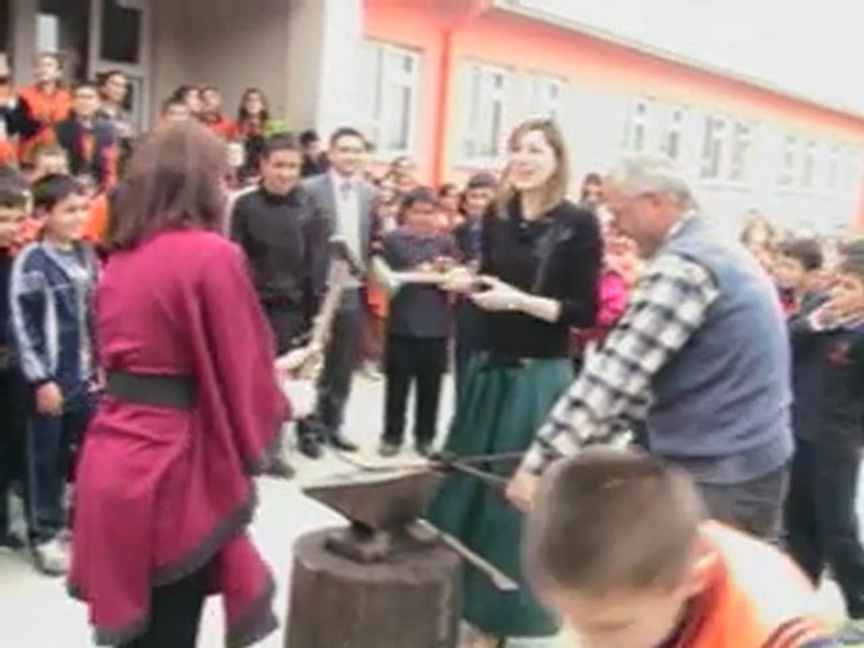 ÇATAK NEVRUZ BAYAN ÖĞRETMENLER DEMİR DÖVME