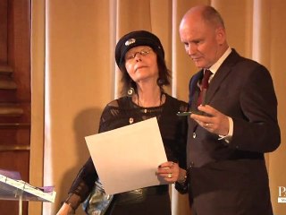 Brigitte Fontaine reçoit la médaille de la Ville de Paris