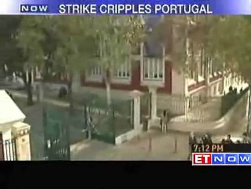 Fitch downgrades Portugals credit rating to junk status