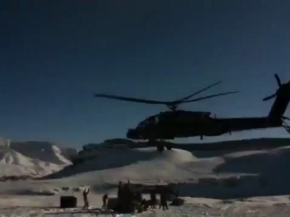 Un hélicoptère Apache s'écrase dans les montagnes afghanes