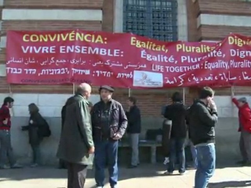 A Toulouse, un hommage aux victimes du tueur au scooter