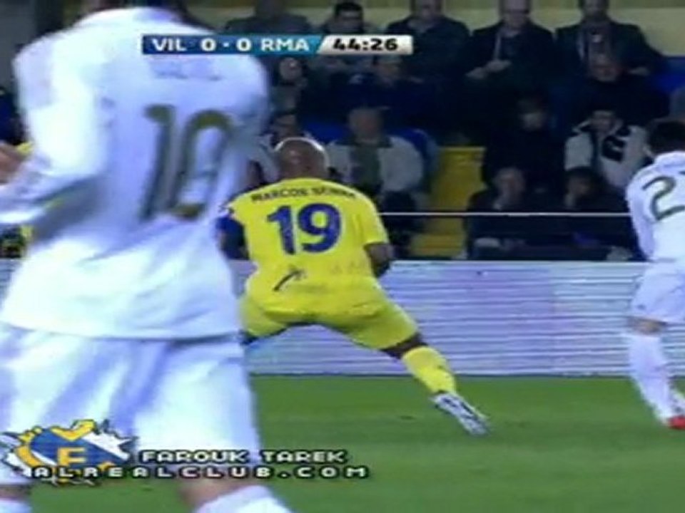 تدخل عنيف على كاليخون بعد نزولة وأدى التدخل الى خروجة في بداية الشوط الثاني والحكم لا ينذر لاعب فياريال