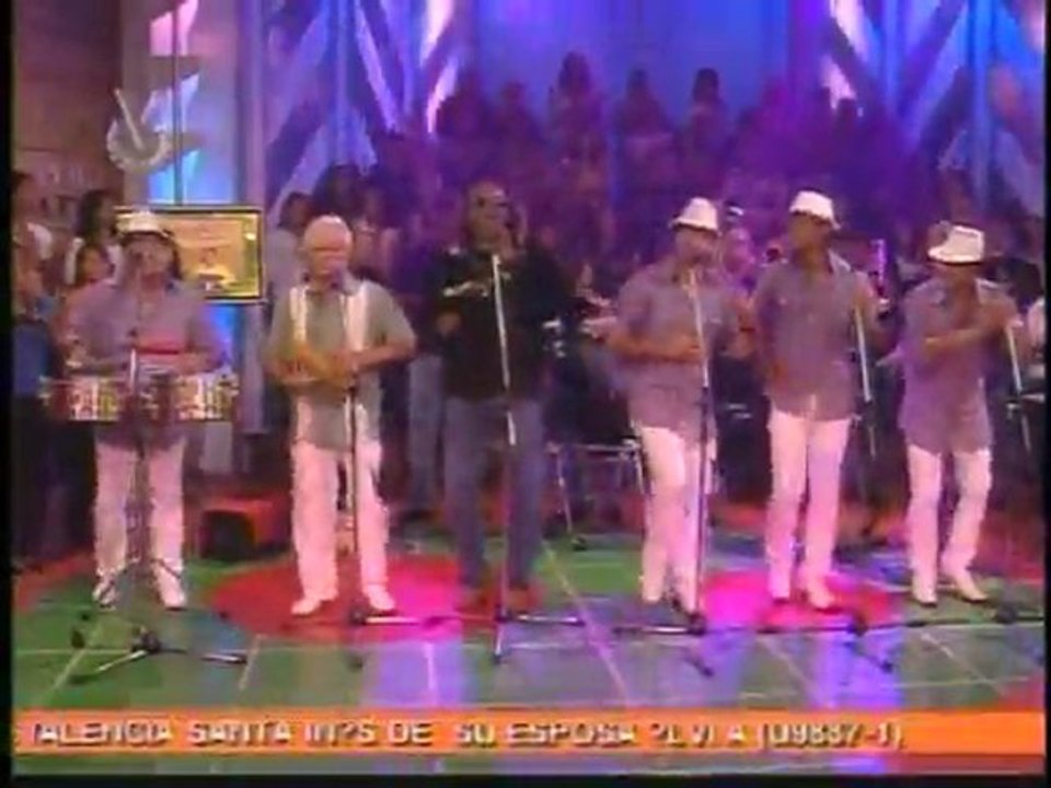 MAGIA CARIBEÑA _SEÑOR GALLO_ (Federico Junior) ENTREGANDOLES DISCO DE ORO _LLEGO LA SALSA II PARTE