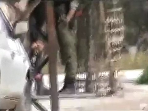 فري برس حماة المحتلة حي الصابونية ترصد الشبيحة للمتظاهرين 23 3 2012