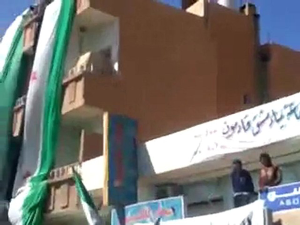 فري برس  الحسكه بعض لافتات جمعة قادمون يا دمشق في القامشلي23 3 2012