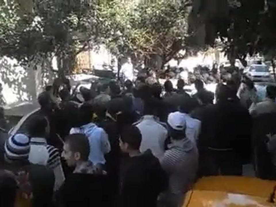 فري برس حمص الغوطة جمعة يادمشق قادمون   عند منزل الشهيد هشام 23 3 2012