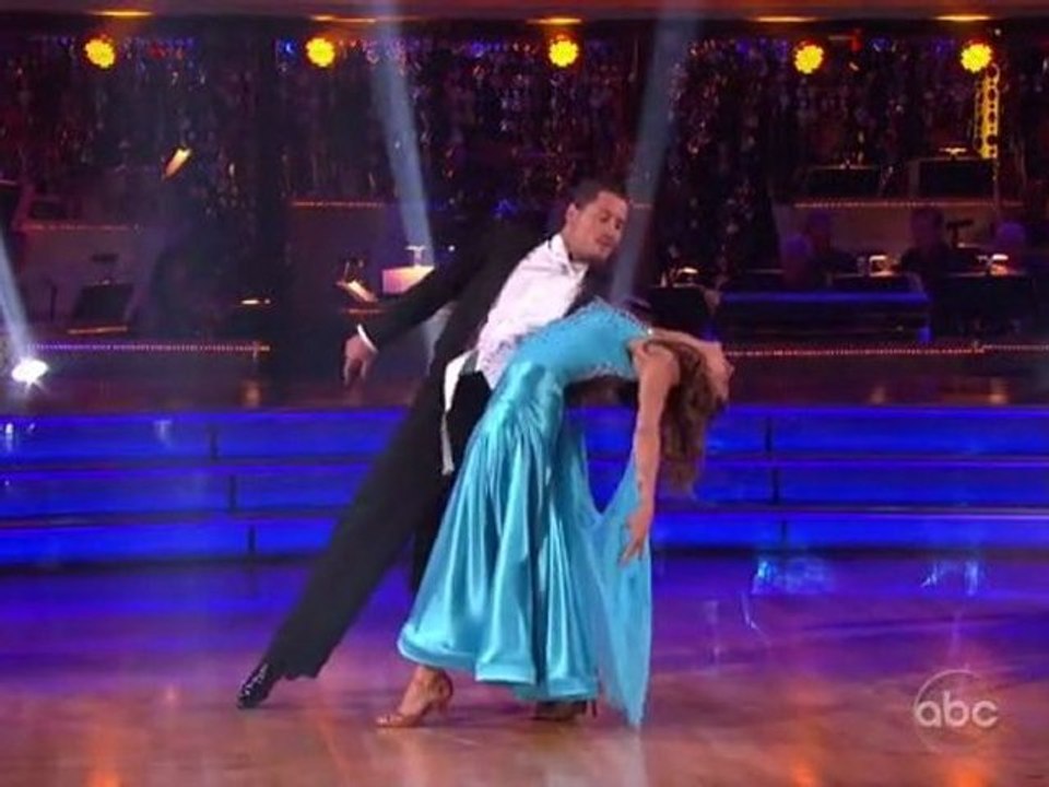 Elizabetta Canalis & Valentin Chmerkovskiy - Quickstep