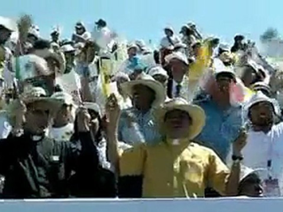 Pope in Mexico, pledges to fight drugs 'evil'