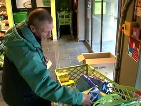 Opération Caddies par les bénévoles des Resto du Coeur