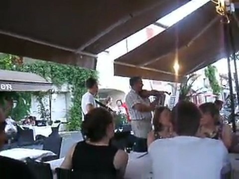 musiciens de rue à L'Isle sur Sorgues 2